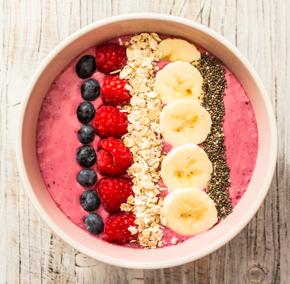 BEEREN-SMOOTHIE-BOWL MIT BANANE UND KOKOSMILCH - Fabian&amp;#39;s Food Factory